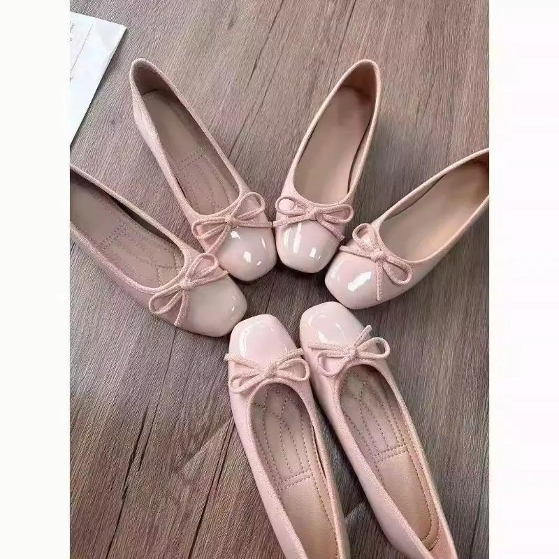 Women'S Shoes - รองเท้าบัลเล่ต์ผู้หญิง หัวเหลี่ยม ประดับโบว์ แบบสวม หนังเงา ดีไซน์เรียบหรู