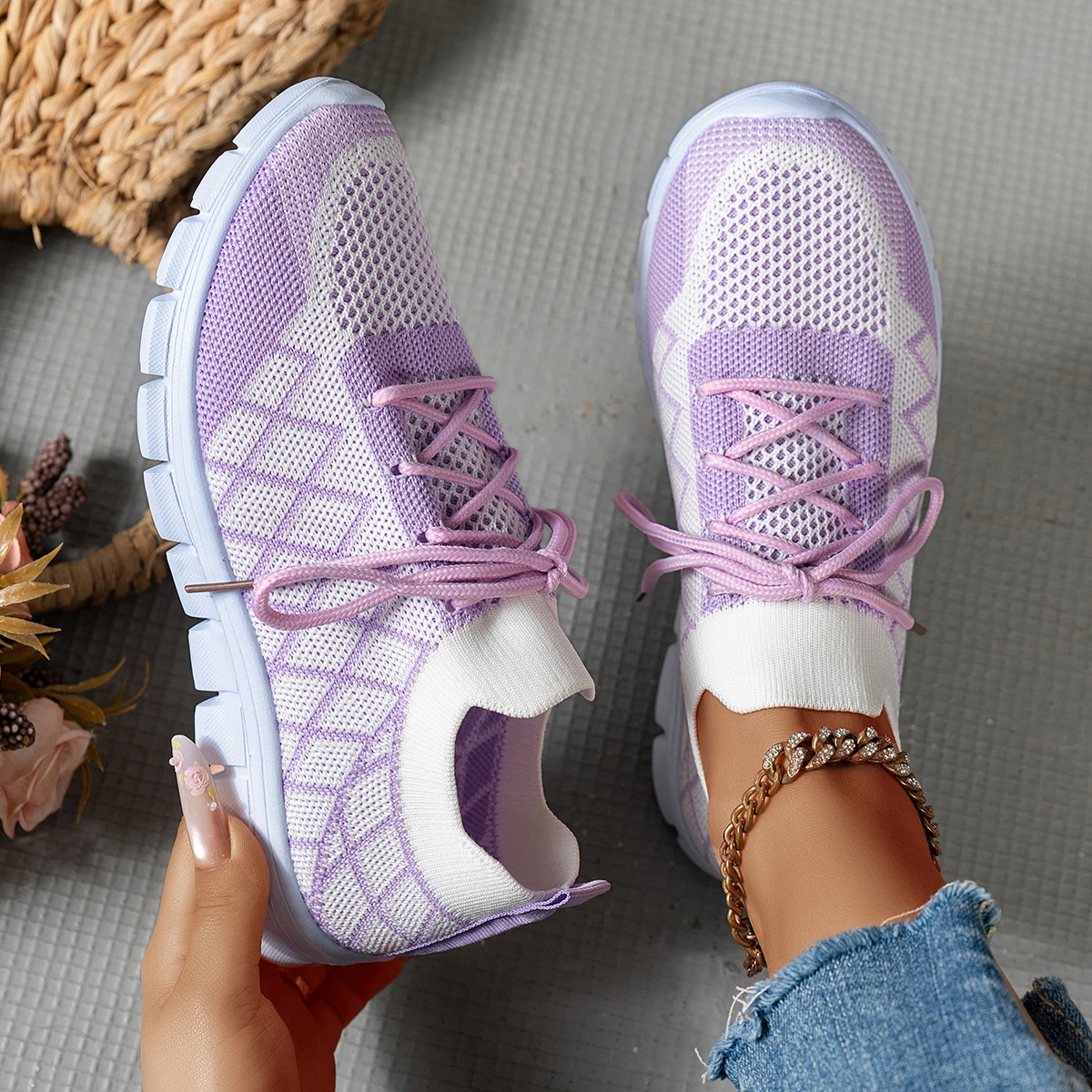Knit Fabric Lace Up Sneakers - รองเท้าผ้าใบถักสำหรับผู้หญิง ลายตารางข้าวหลามตัด ระบายอากาศได้ดี น้ำหนักเบา สวมใส่สบาย รองเท้าผูกเชือกแบบแบน