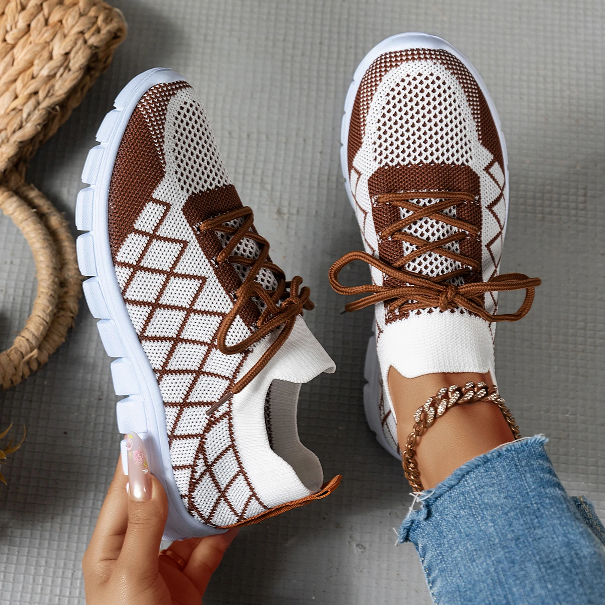 รองเท้าผ้าใบถักสำหรับผู้หญิง ล - Knit Fabric Lace Up Sneakers บทวิจารณ์และราคา