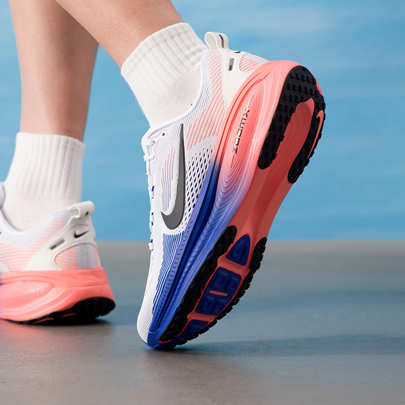 รองเท้าวิ่ง NIKE VOMERO 18 HM6 - Lightweight Road Running Shoes บทวิจารณ์และราคา