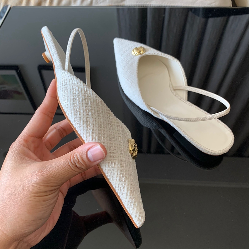 รองเท้าส้นเตี้ยแบบสวม รุ่นใหม่ - Sandals บทวิจารณ์และราคา